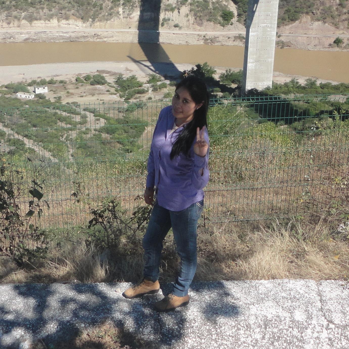 Soy una chica alegre con una hiperactividad para hacer las cosas..
Fan de @reikmx, @tomcruise y @ericsaademusic