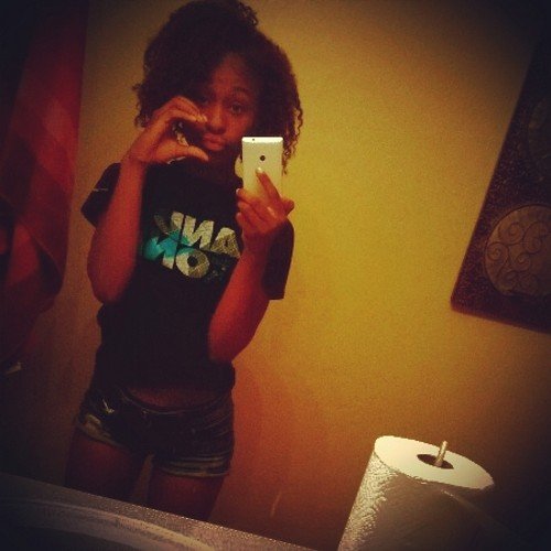 I love football, Varsity cheerleader at PBH, I'm 5'1, I'm 16,and I loooove haters !!