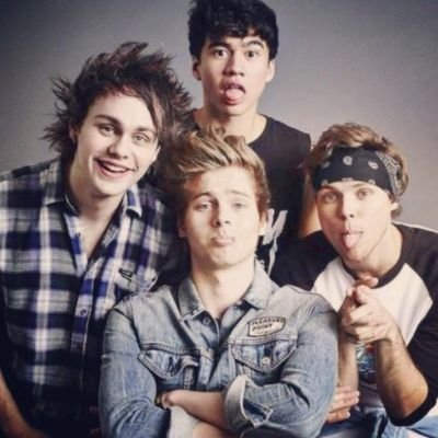 I dreamed a dream that all fandoms lived together in peace but then I woke up// I am a pickle // 0/4 @Luke5SOS *hint hint nudge nudge* // lol no/5