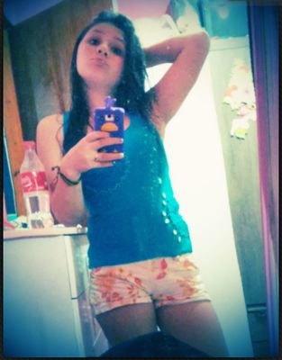 Não ligo que me olhem da cabeça aos pés por que nunca farão minha cabeça e nunca chegaram aos meus pés ✌