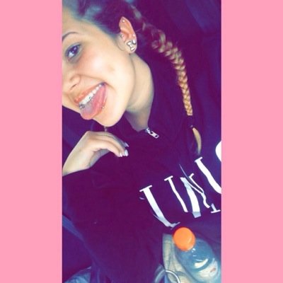 simplynichole_'s profile picture. In my own world im a princess❤