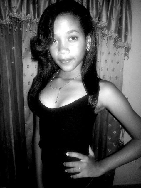 En coro con mi B.F.F @MuekiitahR siempre en mi casa y hay una sola kqq jode mucho y me ama e igual yo a ella @MuekiitahR