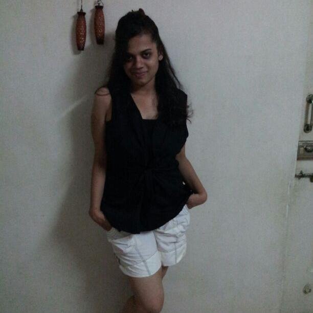 Book nerd, Confused Blogger, Music fan, cat lover , horror movie fanatic!!