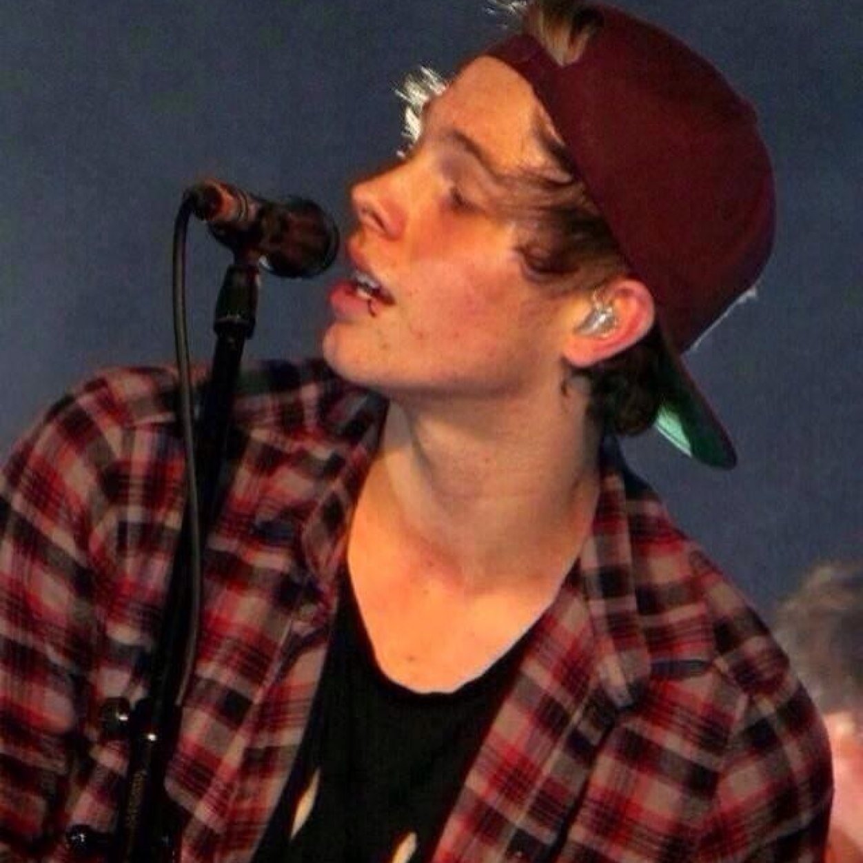 free follow from @h00dluke !! :-D