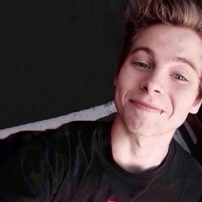 i gave you a free follow so please follow @CuthbertAddict in return ☺️ also RT some recent tweets from that account if you want a DM to ALL of 5sos x