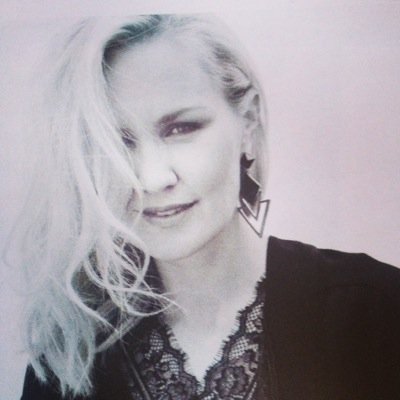 EllenDorrit's profile picture. Menneskelig skuespiller som først og fremst er kvinne. Nei... hvordan var nå det der igjen...