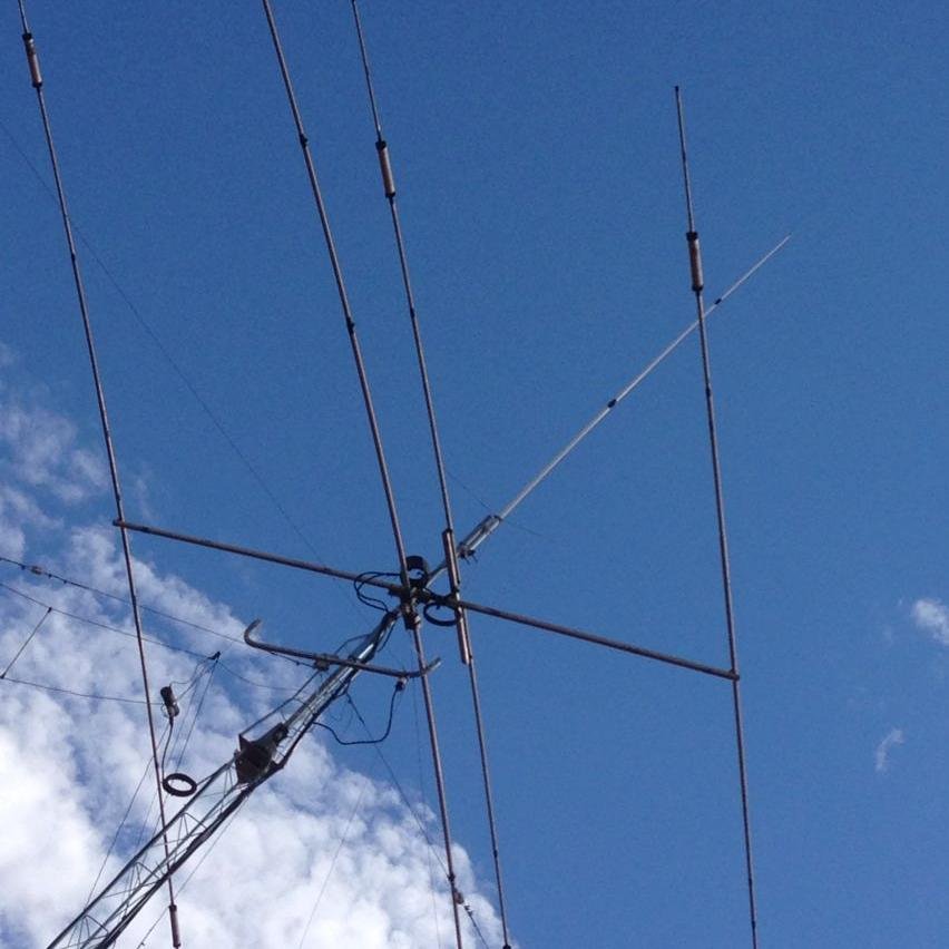 Me apasiona la Radio y la electrónica,radioexperimentación, diseño de equipos.Voluntario de Protección Civil en REMER 28T210, cuenta principal @goodyra