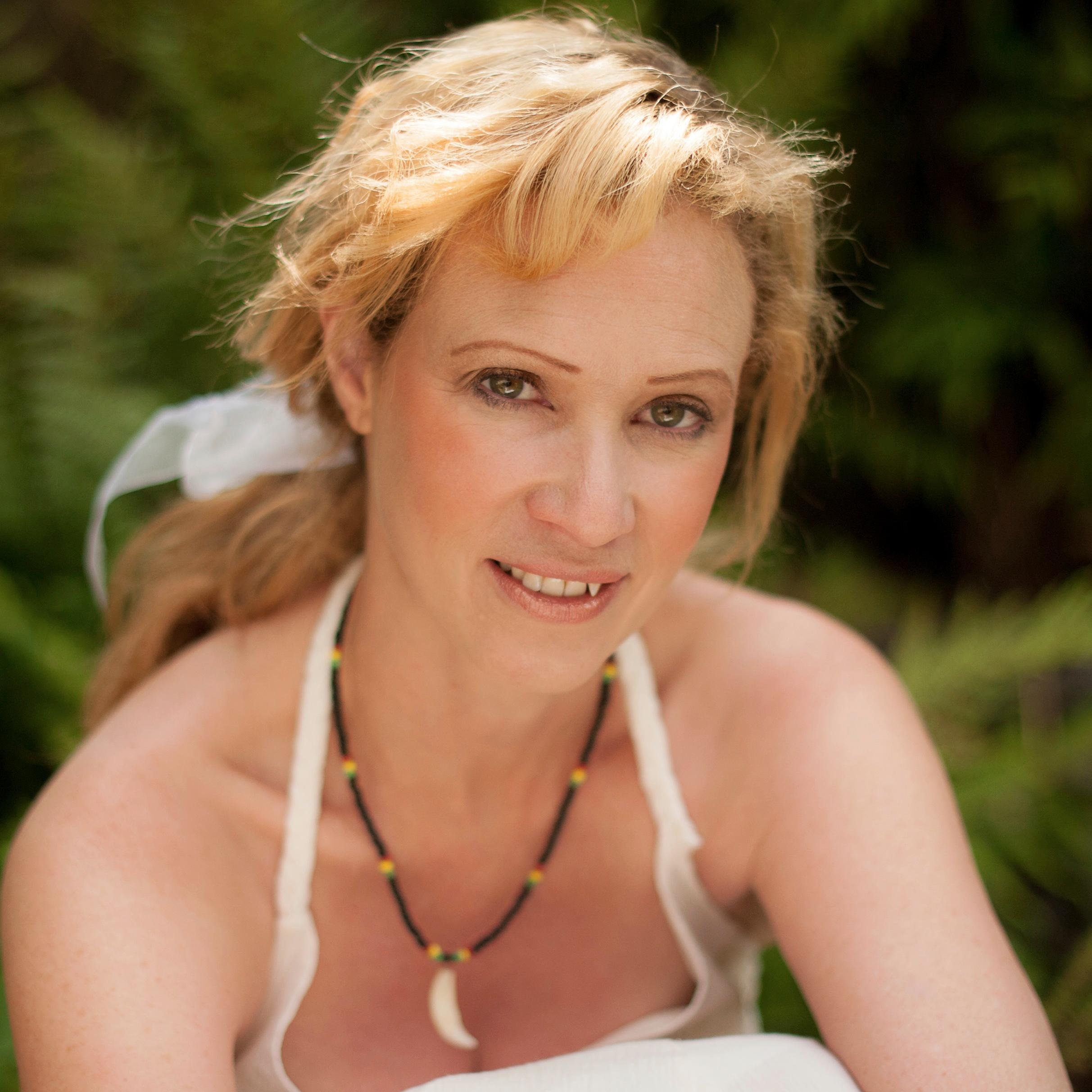 I'm Simone, practitioner of Lifestyle Medicine including acupuncture, herbal medicine, nutritional therapy and I also offer Functional Medicine testing kits.