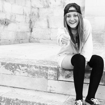 La vida es sencilla, toma decisiones y no mires atrás.