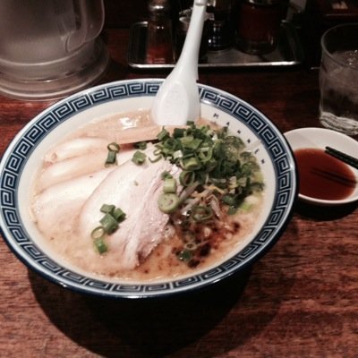 趣味はギター。ギター作りにハマりかけた時期もあったが、今はギターアンプ製作にハマった。誰か試奏してくれ！
