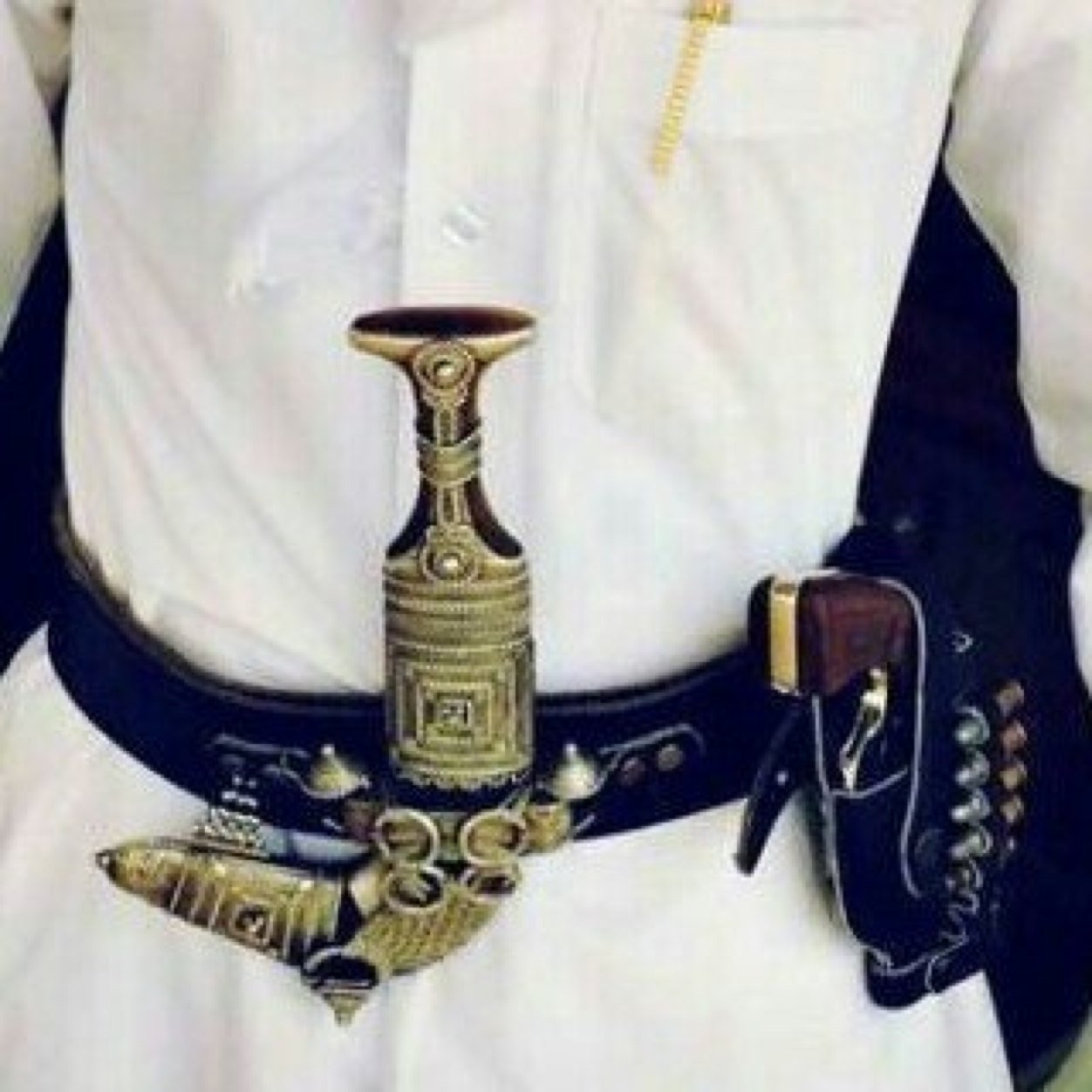 لـ بسمتك..ترخص غوالي سنيني!