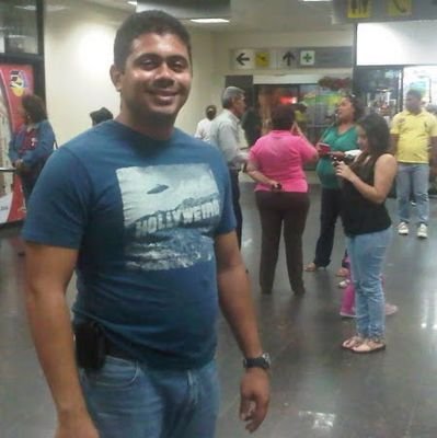 Ser papá mi mejor logró. Sociólogo con 12 años de experiencia en el ámbito educativo y 6 en el área de ventas. Ex Product Manager en la marca Artex.