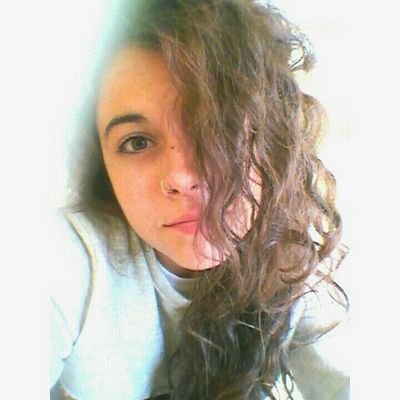 AlbideFrutos's profile picture. -Te quiero.-dijiste. Y nos comimos las sonrisas mutuamente.