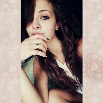 tsunamidiparole's profile picture. Faremo finta di niente, continueremo a prometterci il sole d'inverno e a regalarci giornate di pioggia.