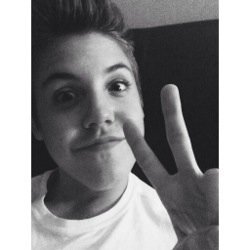 free follow from @grierumdallas bc she loves you so you should follow her :)!!!