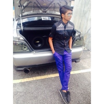 Hey People .. Im new on Twitter ! Hit the *follow* button to get to know me more .. 3