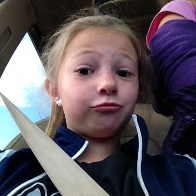 I luv being a kid I am 10 years old 1d is awesome my idol follow me kiss kiss xoxoxo