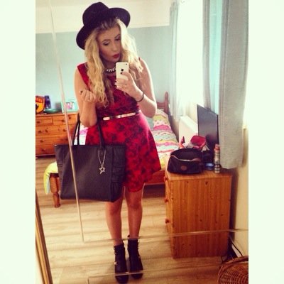hollythescript Profile Picture