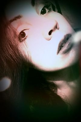 CrvenaMartinka's profile picture. Empatični sociopata.
Rokenrol,crtanje,cigarete,bubnjevi.
Crno je boja ljubavi.