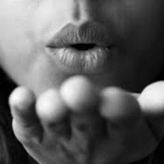 A cute,witty Canadian girl who loves to laugh! Lover of 🦉,🦒, the 🌙 & ⭐. Avid hockey fan since birth-love my Det.Tigers, Lions, and Mtl Canadiens💋🇨🇦