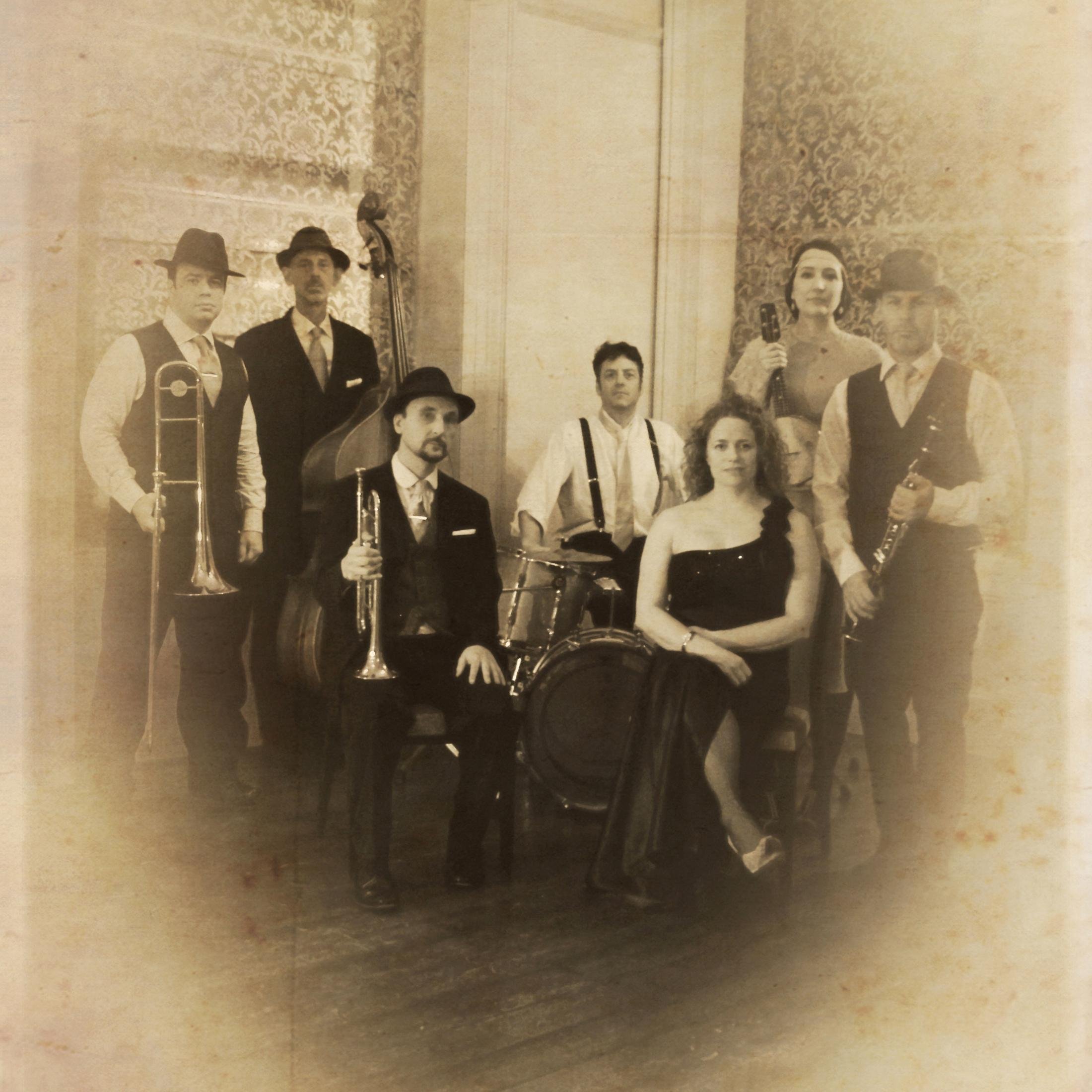 7 piece swing orchestra evoking high spirited dance gigs of the 1920s 30s & 40s.
Bookings: mark@TheSilverGhosts.uk
Facebook:http://t.co/g0EIqm442l