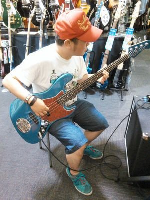 Teitterへようこそっ(ﾉД`)音楽大好きﾃﾞｽ♪もっぱら、ストレスを宅録に込めておりますwwあと、グルメに目がない!!!