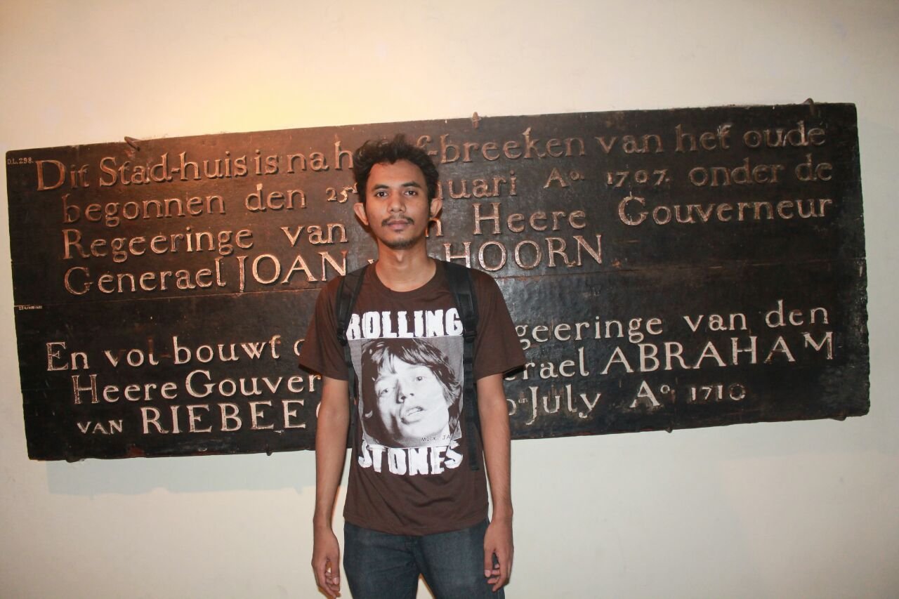 Journalist at Kompas Gramedia Group | Almamater Padjadjaran 07 | Maniac Music BLUES | Bigreds.