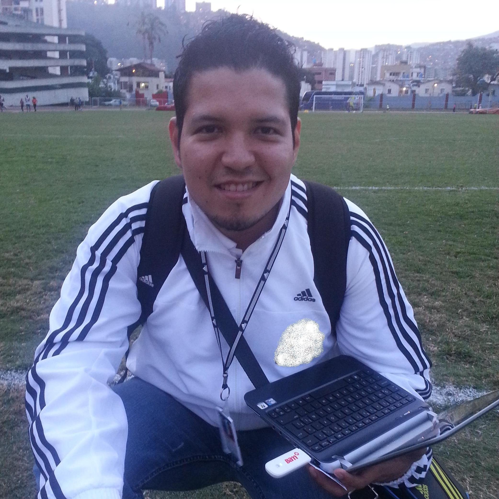 Lic. Comunicación Social (USM) /Periodista deportivo /Consultor de Marketing y Publicidad /Fútbol #Futve /@DahCakery /Instagram: joelgorozabel