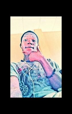 im a cool easy going guy dat loves to paint dance sing nd make new frnds