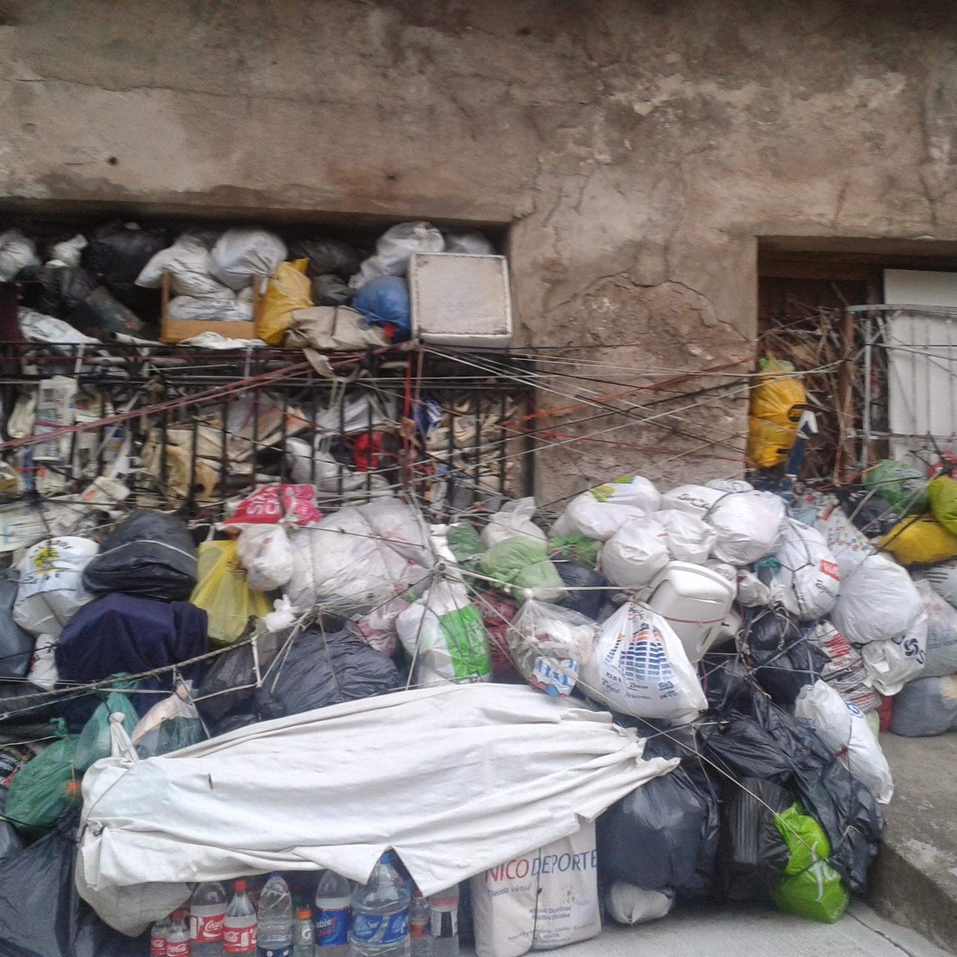 emergenciaboca's profile picture. Más de 10 años padeciendo esta situación. Necesitamos solución permanete. El síndrome de diógenes es una enfermedad. Asistencia ya. Solución para los vecinos