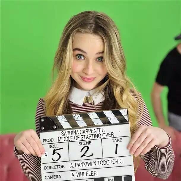 Primer FCO de @SabrinaAnnLynn en Chile  Oficializadas por su familia             Apoyadas por :Hollywood Records y Universal Music Chile