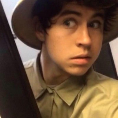 pls follow @directgrier bc this is a free follow just ask for a follow back and fave and rt some tweets thanks and ask for dm to jack dail