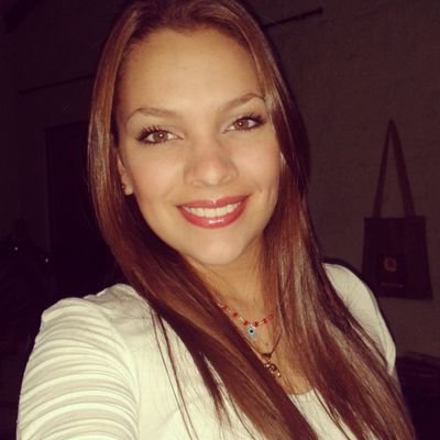 Estudiante de Administración de Empresas, Hincha 100% del escarlata y de la buena música :)