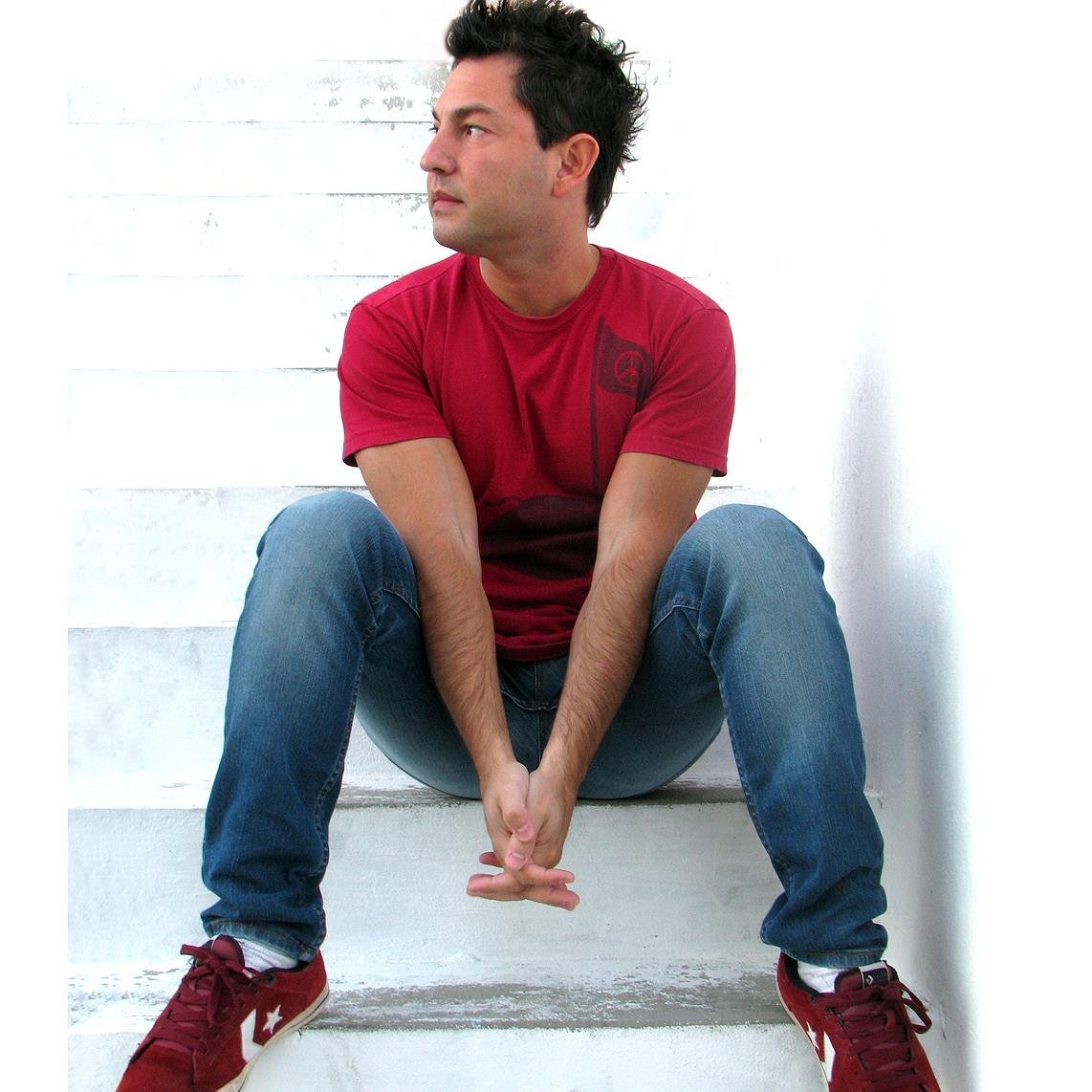 Elio La luz, músico profesional independiente, cantautor.