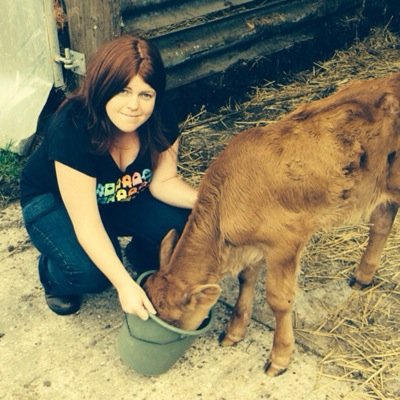 Farmer wannabe. Love wrestling! Proud redhead! Forever blowing bubbles ⚒ I'm all about the fairytale baby