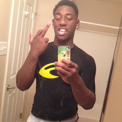 CheVvyBoii's profile picture. YCH_
GetAtMeBoutDat