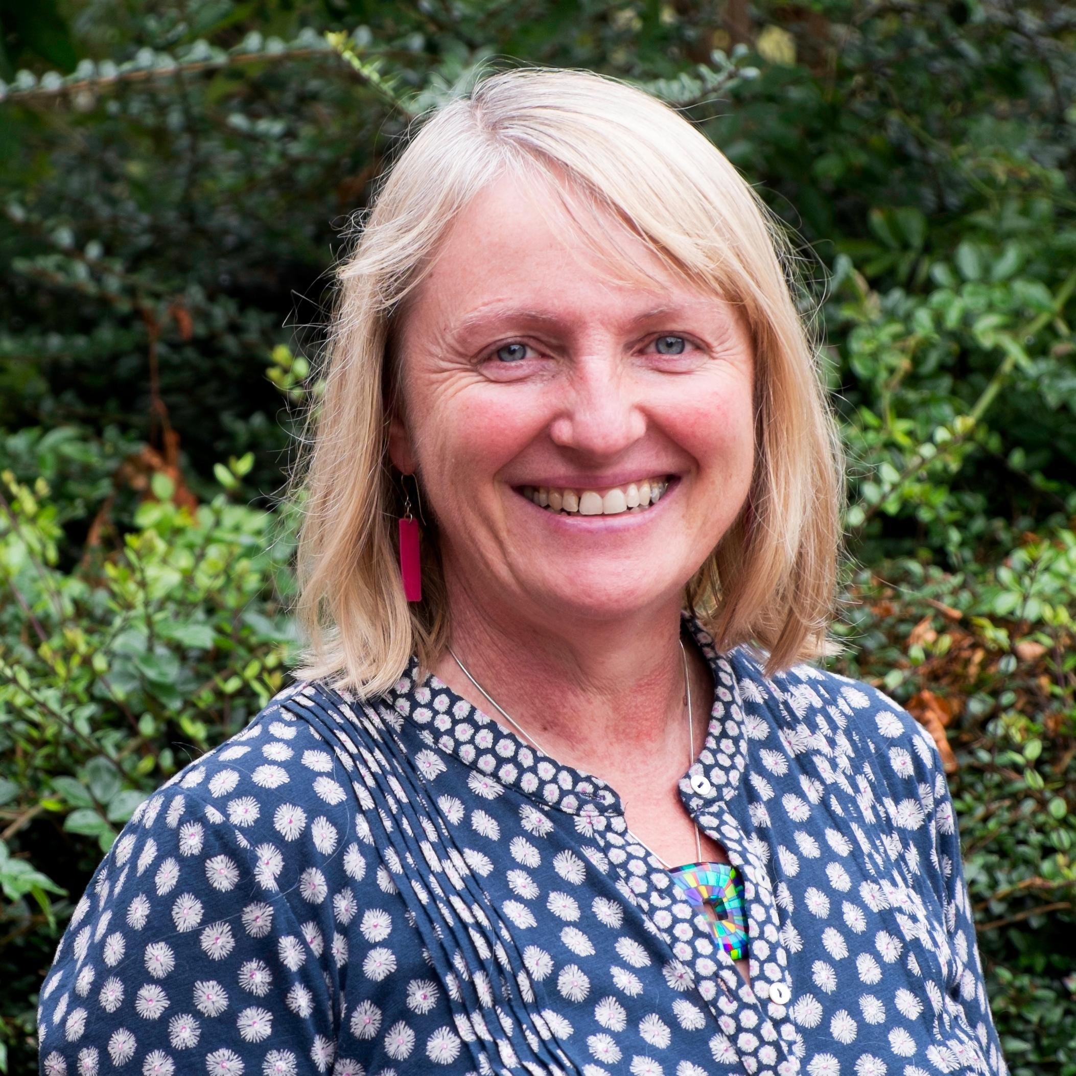 Yarn dyer, craft worker, photographer, interested in writing and theatre, loves techie stuff herb gardens, languages