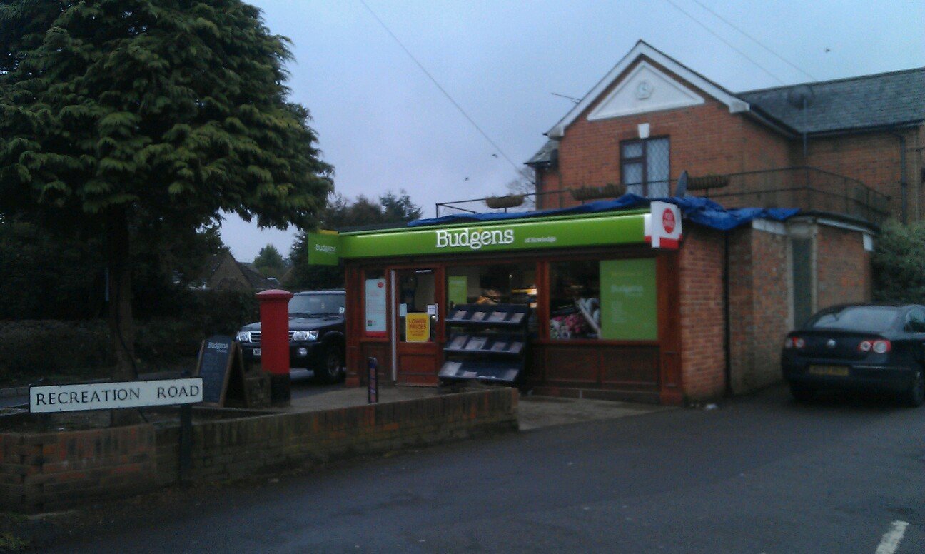 Great Little supermarket with bakery,wine cellar and lots of fresh local produce in the heart of Rowledge, Farnham.