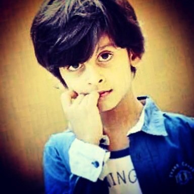 ؤﻏغلآاِك ﺎﻟﻟي : بِ ﻗﻟﺑﯾيً .. / ؛ ﺎنء ۈصصفتہ ما انتهي ادورر حب وحنااان توب وعمري ٢٠ من الامارات.   لست متفااع كثيراا ع التويتر من يرغب بي التواصل على bb:268E7EE5