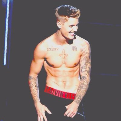 el gay que canta baby es mi idolo y estoy mas que orgullosa de eso y?