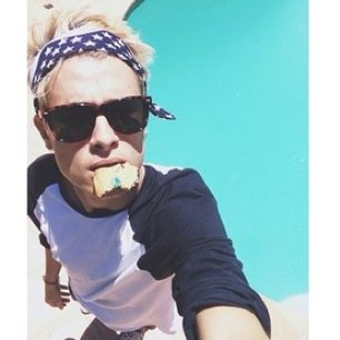 lightskinlawly's profile picture. HUNTING FOR KIANS BOOTY 
              NOT A NEWBORN