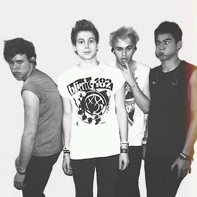 go follow @hashtonsbiceps