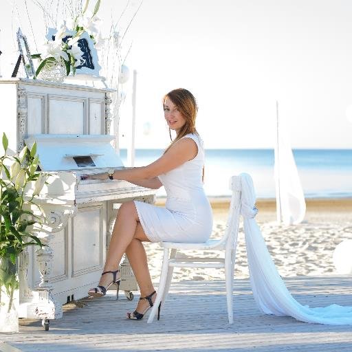 IneseLukasevska's profile picture. Smadzeņu meistare, sajūtu kolekcionāre, dzīves režisore, snukeriste.