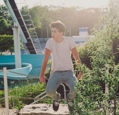 //15// I need Nash to come to England. 
follow me please it would make my life @Nashgrier                   0/12