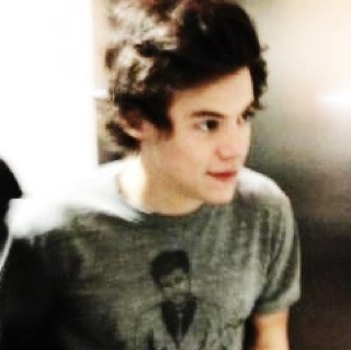 Be true to who you are #Directioner ,#Harmonyzer. My biggest dream is Harry styles follows me ~