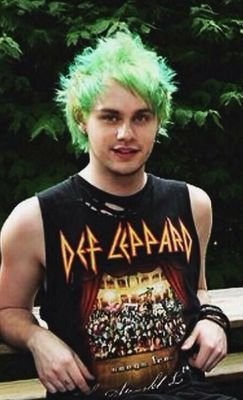 free follow ❤ follow @5sosfanidiot pls bc she gives you a free follow ❄(she fb)ily