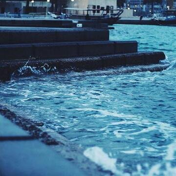 كون حاجه حلوه والسلام