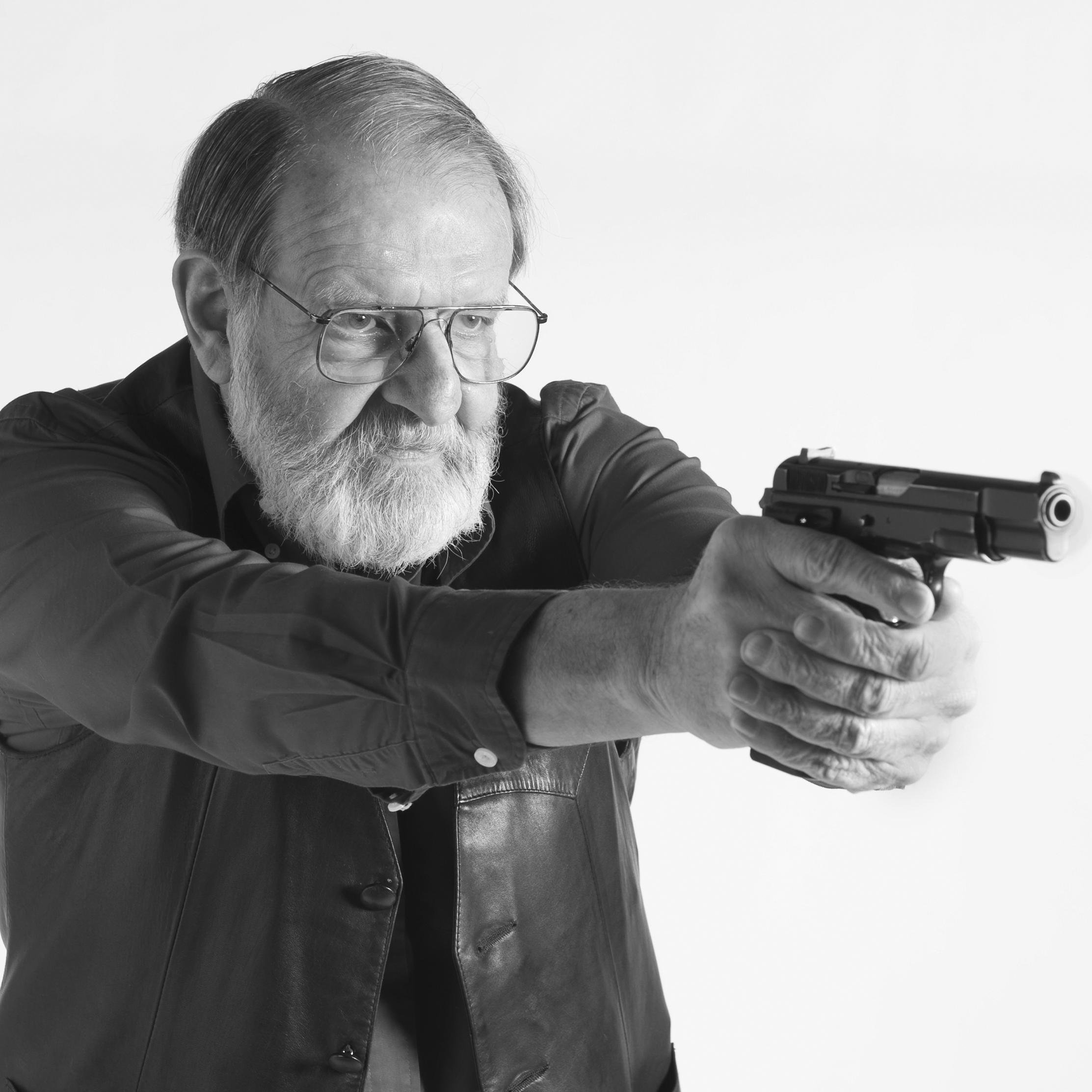 Journalist for 35 yrs & #handgun shooter for 50+. Born in England. Living in Texas. Author of 3 books focused on #gun ownership. #2a