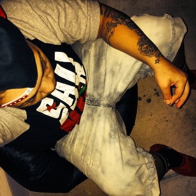 EyezStaayLow's profile picture. Fuk a Bio.  .  . Jus go follow a nigga!