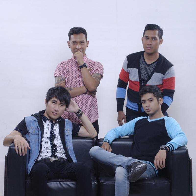 temenan yuk # hi follow me back and i'll be your smart friend # for booking Shinju_band : 021 3303 3300 \ 088 216 307014 \ pin : 31645970